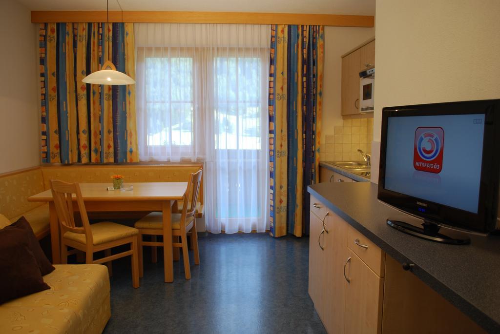 Chasa Monthani Ischgl Zimmer foto