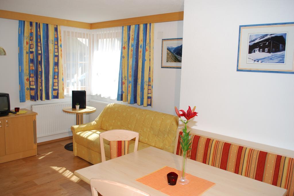 Chasa Monthani Ischgl Zimmer foto