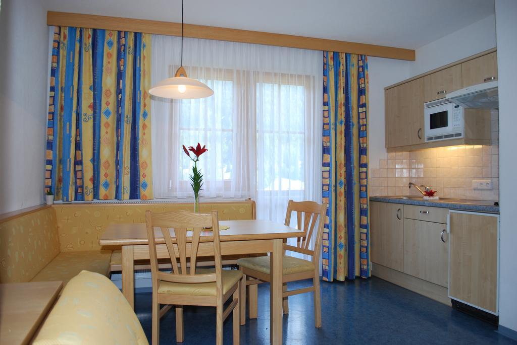 Chasa Monthani Ischgl Zimmer foto